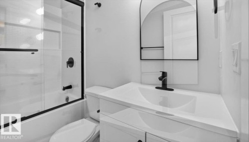 22830 82A Avenue Nw, Edmonton, AB - Indoor Photo Showing Bathroom