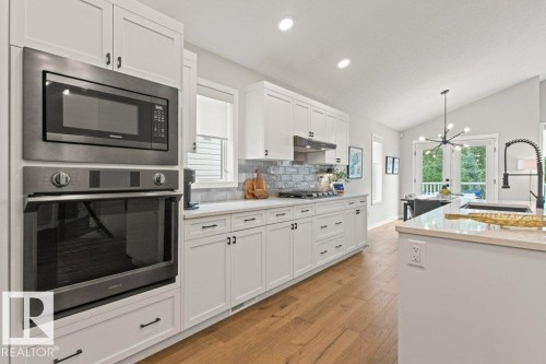 501 Byrne Crescent Sw, Edmonton, AB - Indoor Photo Showing Kitchen With Upgraded Kitchen