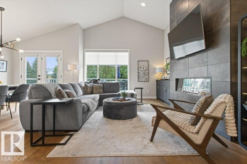 501 Byrne Crescent Sw, Edmonton, AB - Indoor Photo Showing Living Room