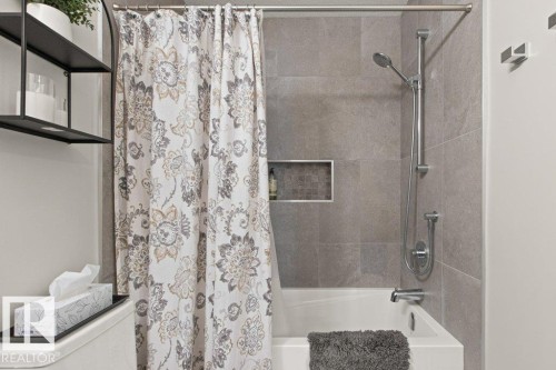 501 Byrne Crescent Sw, Edmonton, AB - Indoor Photo Showing Bathroom