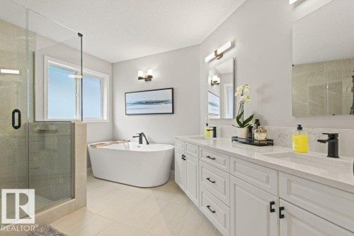 501 Byrne Crescent Sw, Edmonton, AB - Indoor Photo Showing Bathroom