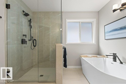 501 Byrne Crescent Sw, Edmonton, AB - Indoor Photo Showing Bathroom
