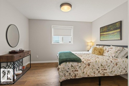 501 Byrne Crescent Sw, Edmonton, AB - Indoor Photo Showing Bedroom