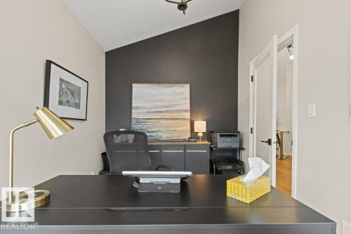 501 Byrne Crescent Sw, Edmonton, AB - Indoor