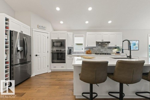 501 Byrne Crescent Sw, Edmonton, AB - Indoor Photo Showing Kitchen