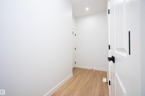 6255 29 Avenue Sw, Edmonton, AB - Indoor Photo Showing Other Room