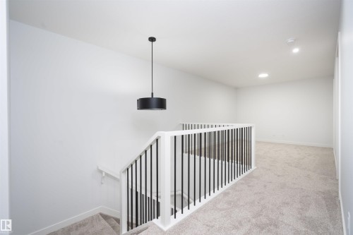 6255 29 Avenue Sw, Edmonton, AB - Indoor Photo Showing Other Room