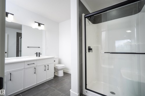 6255 29 Avenue Sw, Edmonton, AB - Indoor Photo Showing Bathroom