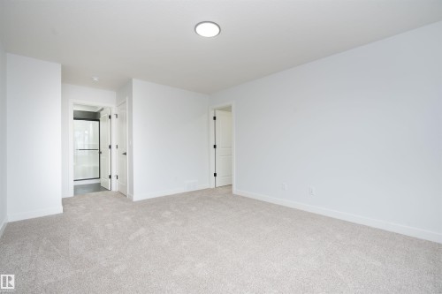 6255 29 Avenue Sw, Edmonton, AB - Indoor Photo Showing Other Room