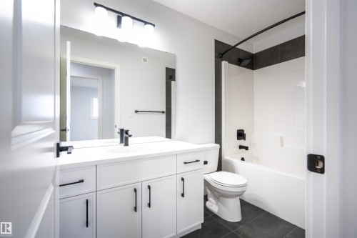 6255 29 Avenue Sw, Edmonton, AB - Indoor Photo Showing Bathroom