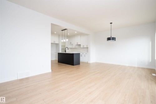 6255 29 Avenue Sw, Edmonton, AB - Indoor Photo Showing Other Room