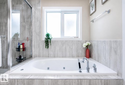 241 Westbrook Wynd, Fort Saskatchewan, AB - Indoor Photo Showing Bathroom
