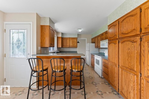 315 Lakeshore Drive, Cold Lake, AB - Indoor Photo Showing Kitchen