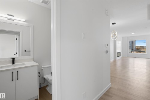 1563 211 Street Nw, Edmonton, AB - Indoor Photo Showing Other Room