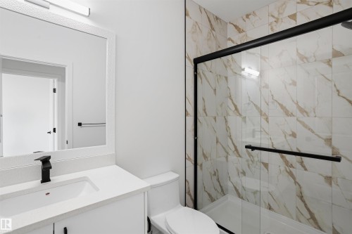 1563 211 Street Nw, Edmonton, AB - Indoor Photo Showing Bathroom