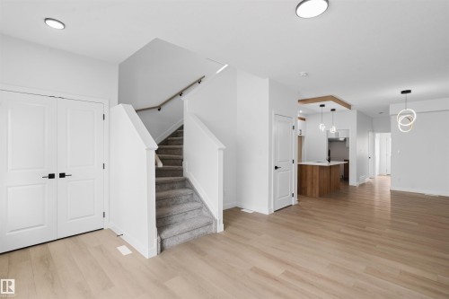 1563 211 Street Nw, Edmonton, AB - Indoor Photo Showing Other Room