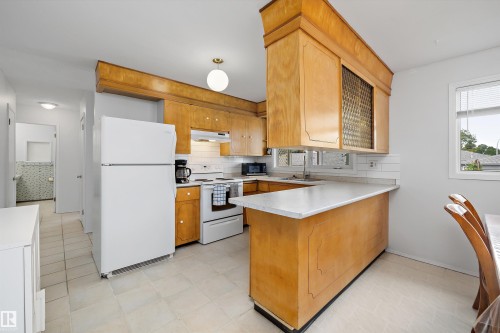 3616 109A Street Nw, Edmonton, AB - Indoor Photo Showing Kitchen
