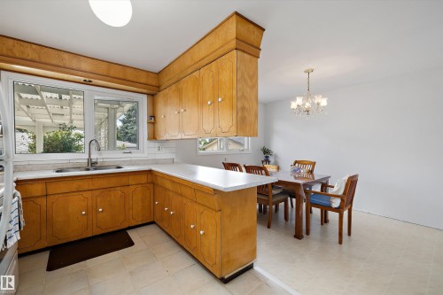 3616 109A Street Nw, Edmonton, AB - Indoor Photo Showing Other Room