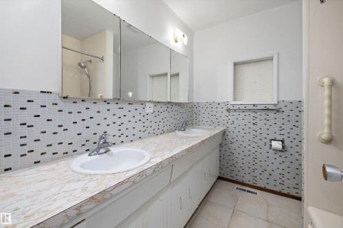 3616 109A Street Nw, Edmonton, AB - Indoor Photo Showing Bathroom