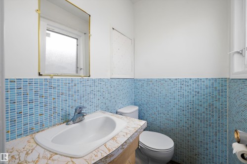 3616 109A Street Nw, Edmonton, AB - Indoor Photo Showing Bathroom