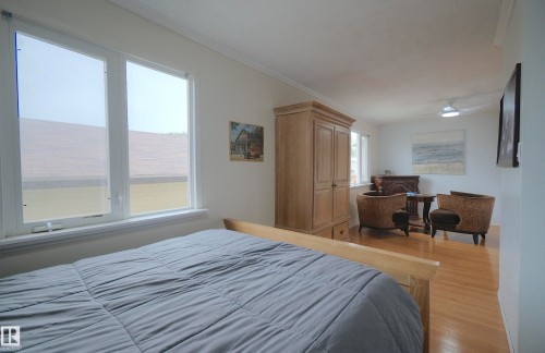 43 Westlake Drive, Spruce Grove, AB - Indoor Photo Showing Bedroom