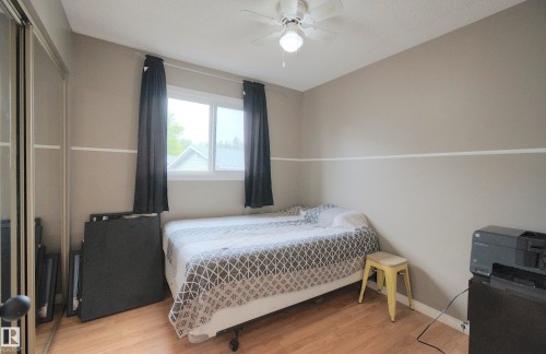 43 Westlake Drive, Spruce Grove, AB - Indoor Photo Showing Bedroom