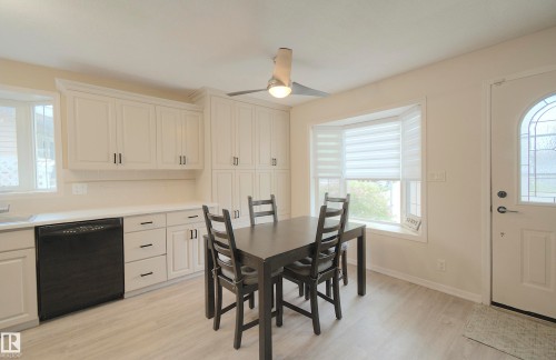 43 Westlake Drive, Spruce Grove, AB - Indoor Photo Showing Dining Room