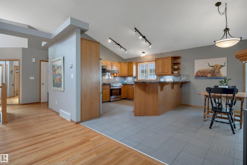 341 Burton Road Nw, Edmonton, AB - Indoor Photo Showing Kitchen