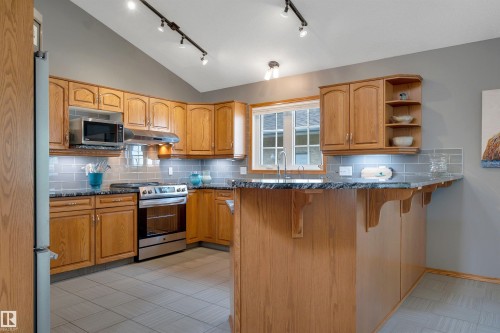 341 Burton Road Nw, Edmonton, AB - Indoor Photo Showing Kitchen