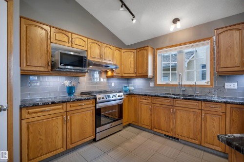 341 Burton Road Nw, Edmonton, AB - Indoor Photo Showing Kitchen