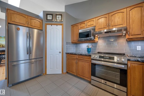 341 Burton Road Nw, Edmonton, AB - Indoor Photo Showing Kitchen