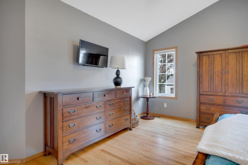 341 Burton Road Nw, Edmonton, AB - Indoor Photo Showing Bedroom