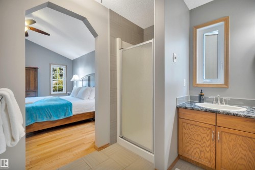 341 Burton Road Nw, Edmonton, AB - Indoor Photo Showing Bathroom