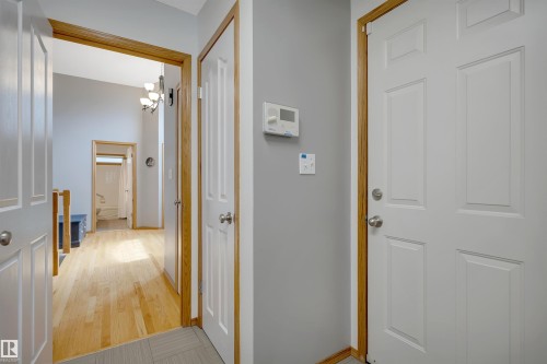 341 Burton Road Nw, Edmonton, AB - Indoor Photo Showing Other Room