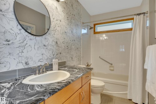 341 Burton Road Nw, Edmonton, AB - Indoor Photo Showing Bathroom