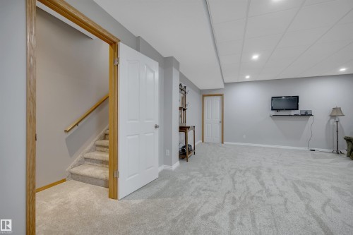 341 Burton Road Nw, Edmonton, AB - Indoor