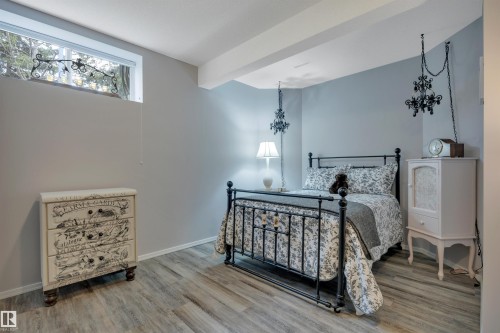 341 Burton Road Nw, Edmonton, AB - Indoor Photo Showing Bedroom