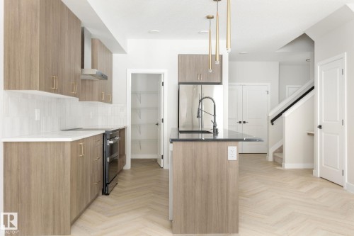 4003 207 Street Nw, Edmonton, AB - Indoor Photo Showing Kitchen With Upgraded Kitchen