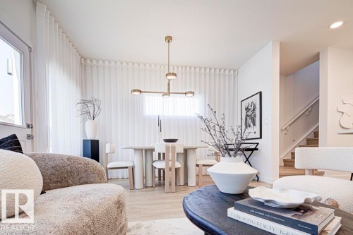 4550 Warbler Loop Nw, Edmonton, AB - Indoor Photo Showing Living Room