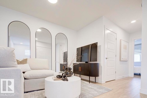 4550 Warbler Loop Nw, Edmonton, AB - Indoor Photo Showing Living Room