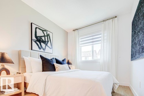 4550 Warbler Loop Nw, Edmonton, AB - Indoor Photo Showing Bedroom