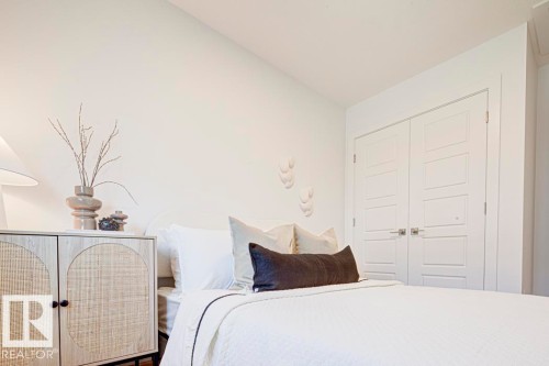 4550 Warbler Loop Nw, Edmonton, AB - Indoor Photo Showing Bedroom