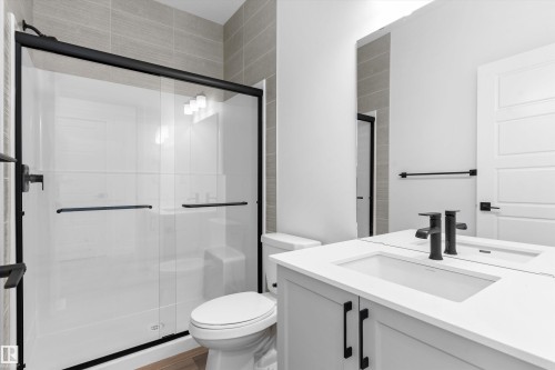 4550 Warbler Loop Nw, Edmonton, AB - Indoor Photo Showing Bathroom
