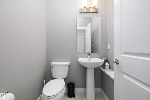 8412 24 Avenue Sw, Edmonton, AB - Indoor Photo Showing Bathroom