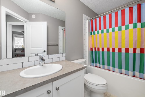 8412 24 Avenue Sw, Edmonton, AB - Indoor Photo Showing Bathroom
