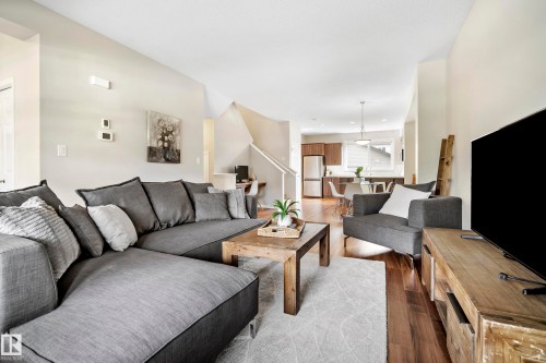 21839 99 Avenue Nw, Edmonton, AB - Indoor Photo Showing Living Room