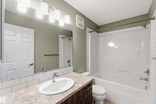 21839 99 Avenue Nw, Edmonton, AB - Indoor Photo Showing Bathroom