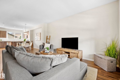 21839 99 Avenue Nw, Edmonton, AB - Indoor Photo Showing Living Room