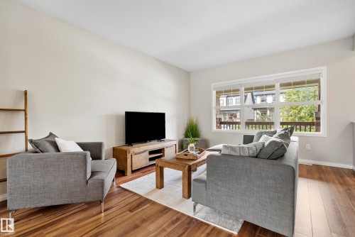 21839 99 Avenue Nw, Edmonton, AB - Indoor Photo Showing Living Room