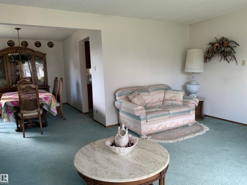 5301 48 Ave, Vegreville, AB - Indoor